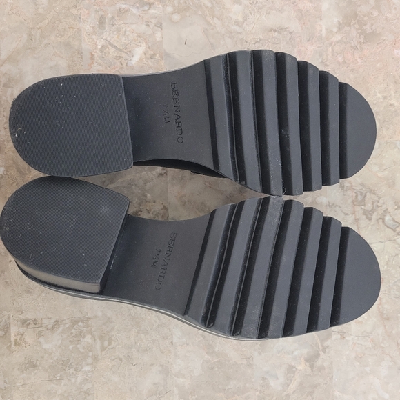 Bernardo 7.5 Black Leather Selma Lug Sole Platform Heeled Loafer Academia - Picture 8 of 10